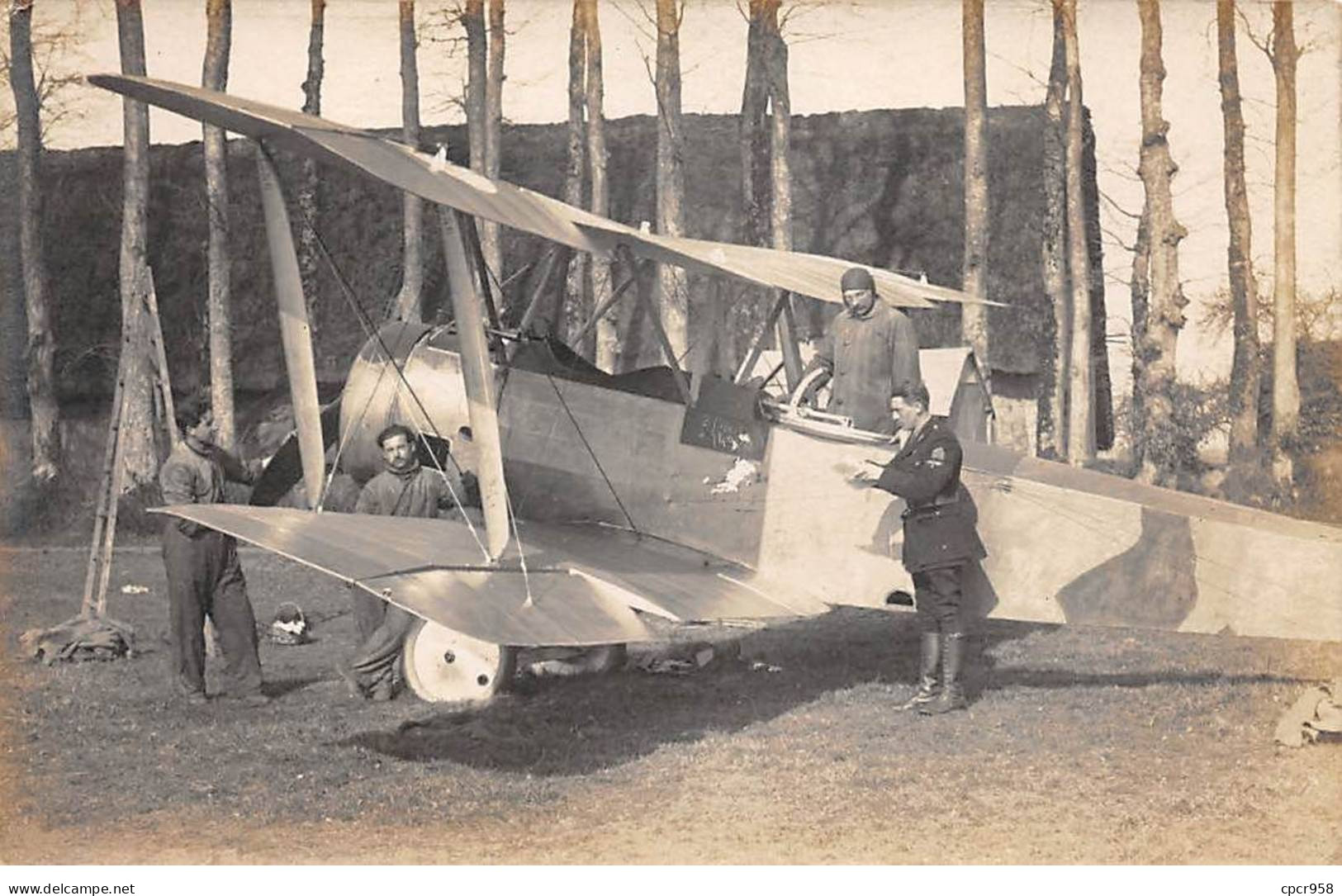 Aviation - N°80508 - Pilote Et Mécanos Autour D'un Avion - Carte Photo à Localiser - 1939-1945: 2ème Guerre