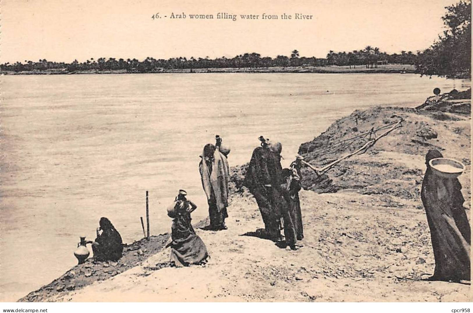 Iraq - N°79943 - Arab Women Filling Water From The River - Iraq