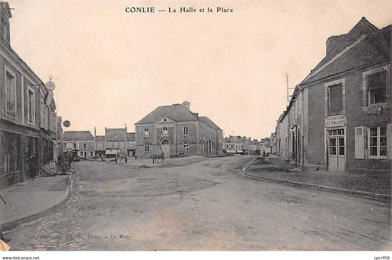 72 - Conlie - SAN22141 - La Halle Et La Place - Conlie