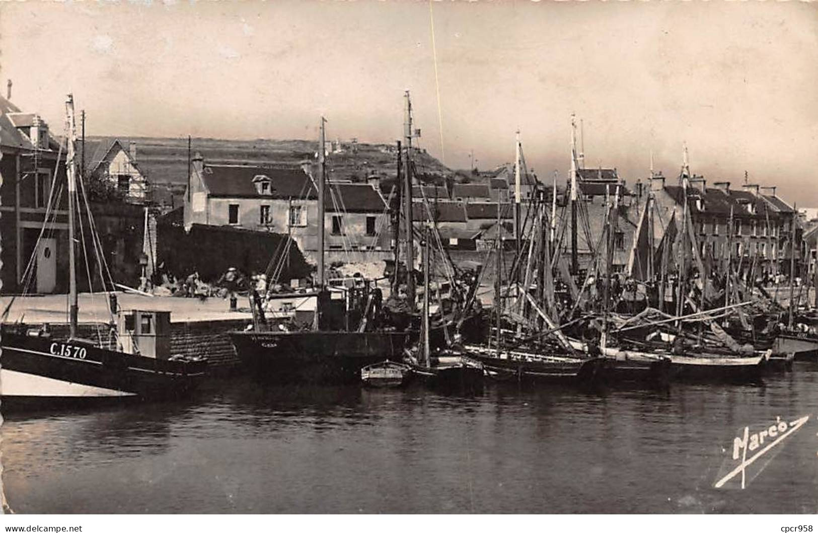 14 - Port En Bessin - SAN22638 - Les Quais Et La Flottille - CPSM 14X9 Cm - Port-en-Bessin-Huppain