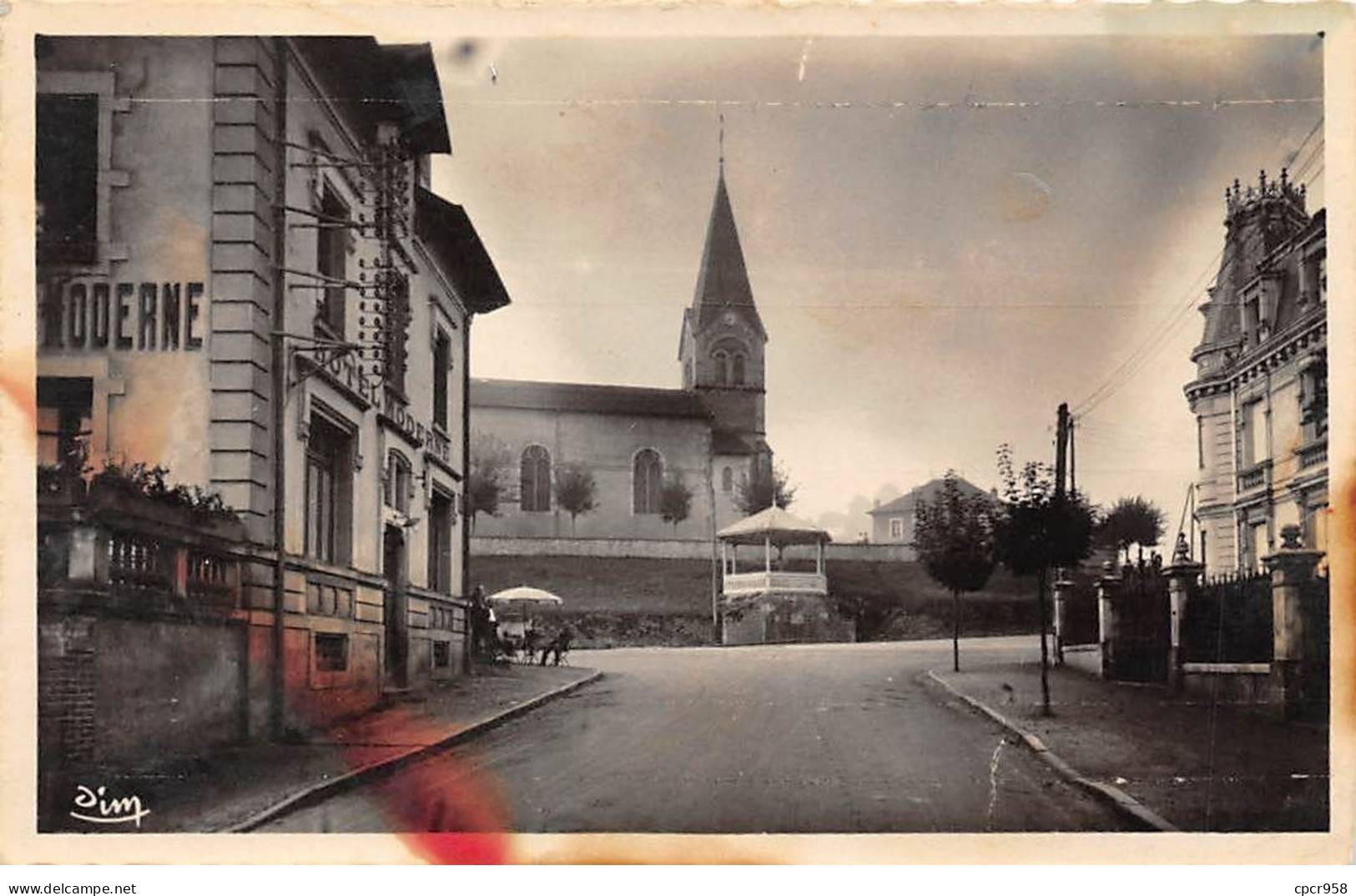 88 - Arches - SAN23163 - Place Des Alliés  - En L'état - CPSM 14X9 Cm - Arches