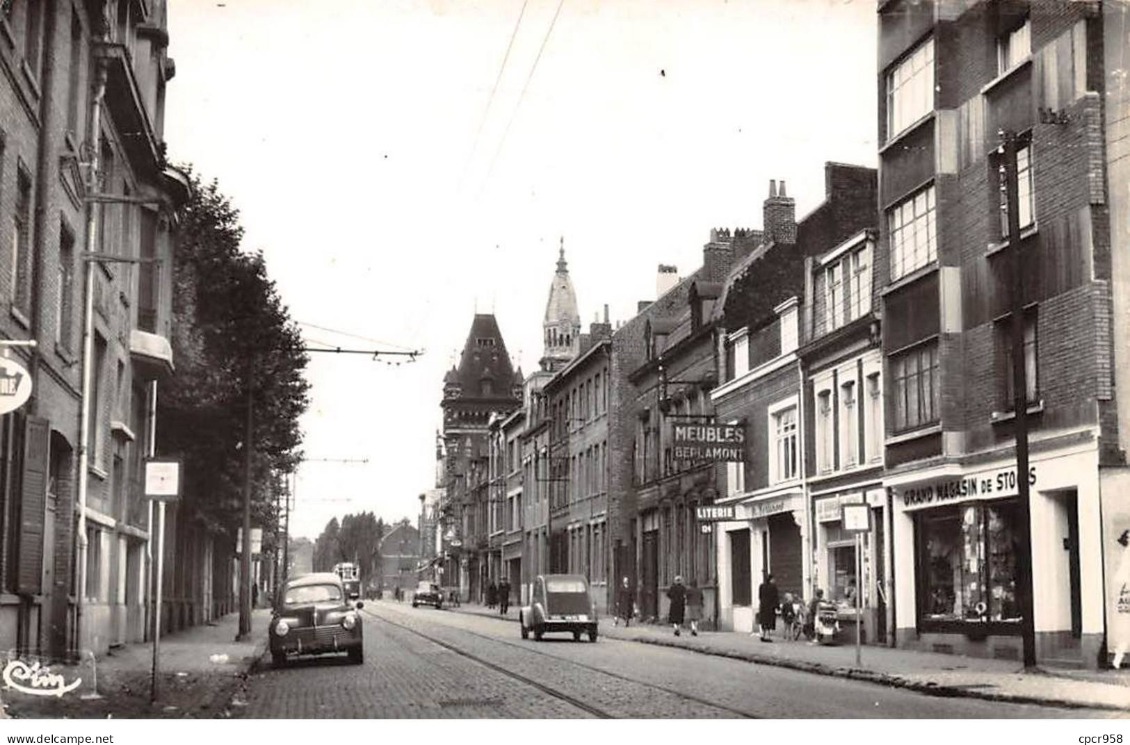 59 - La Madeleine - SAN22892 - Rue Du Général De Gaulle - CPSM 14X9 Cm - La Madeleine