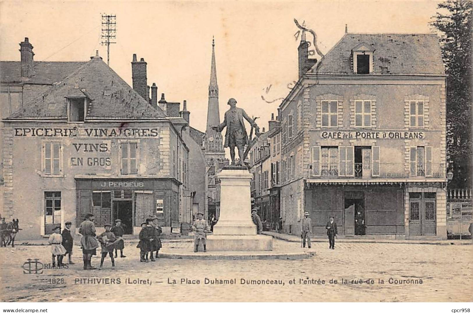 45 - PITHIVIERS - SAN25441 - La Place Duhamel Dumonceau Et L'Entrée De La Rue De La Couronne - Pithiviers
