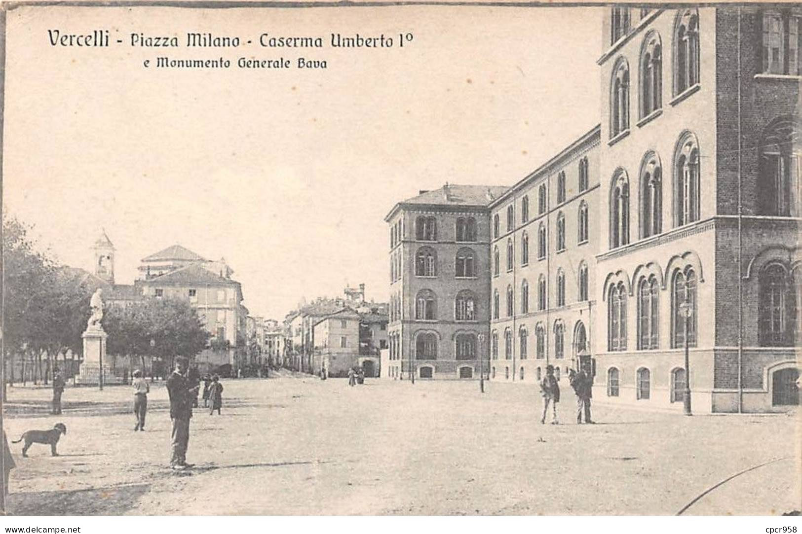 ITALIE - VERCELLI -  SAN26508 - Piazza Milano - Caserma Umberto 1° E Monumento Générale Bava - Vercelli