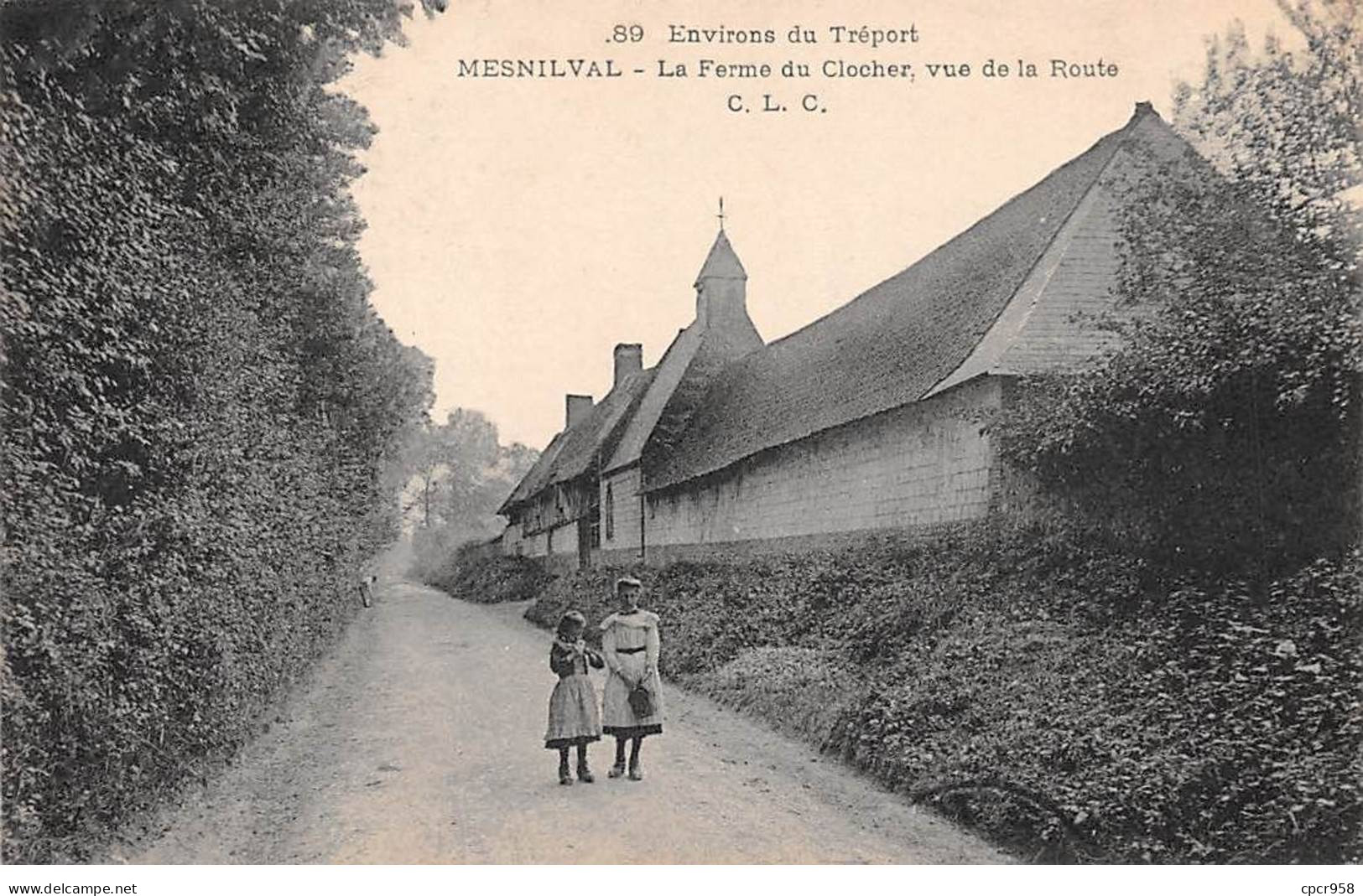 76 - MESNILVAL -  SAN26181 - La Ferme Du Clocher - Vue De La Route - Mesnil-Val