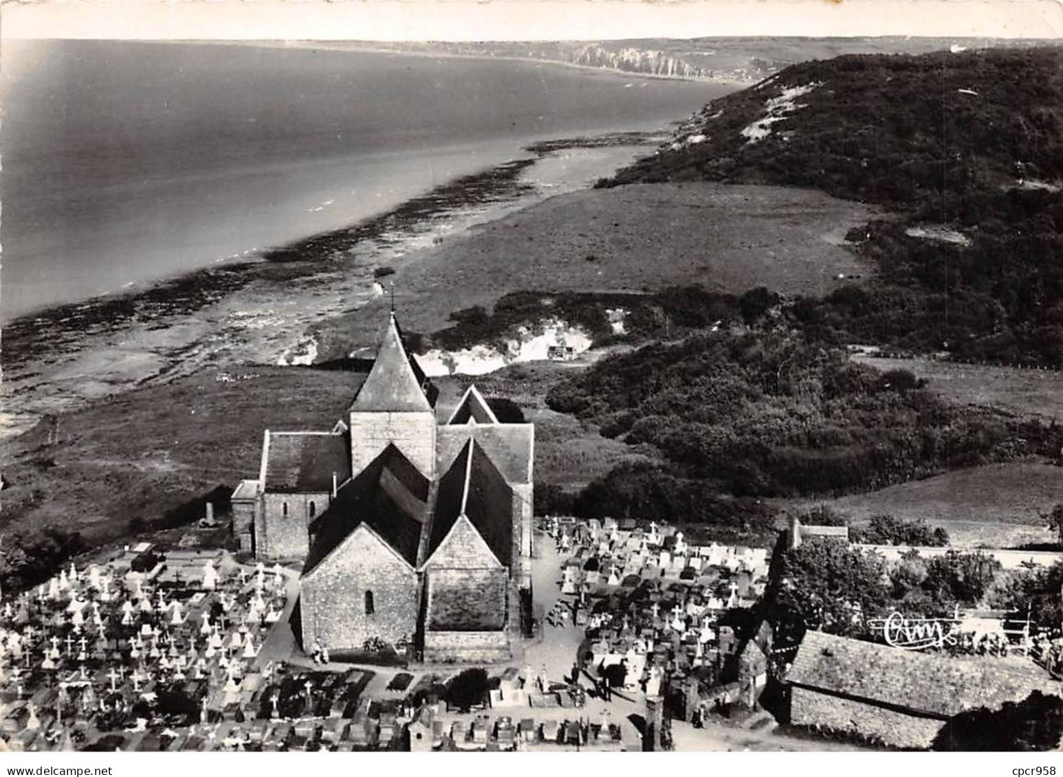 76 - VARENGEVILLE SUR MER - SAN28789 - L'Eglise Sur La Falaise Face à La Mer - Vue Aérienne - CPSM 15X10 Cm - Varengeville Sur Mer