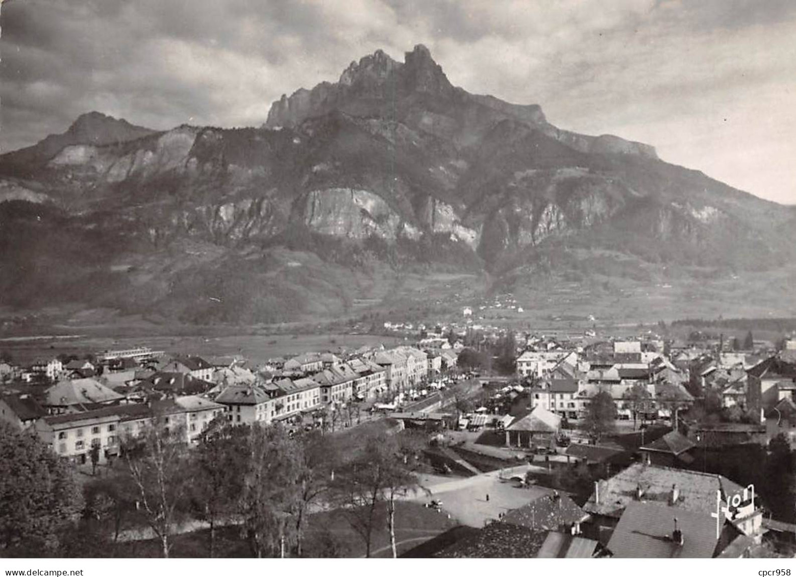 74 - SALLANCHE - SAN28786 - Vue Générale Et Les Aiguilles De Warens - CPSM 15X10 Cm - Sallanches