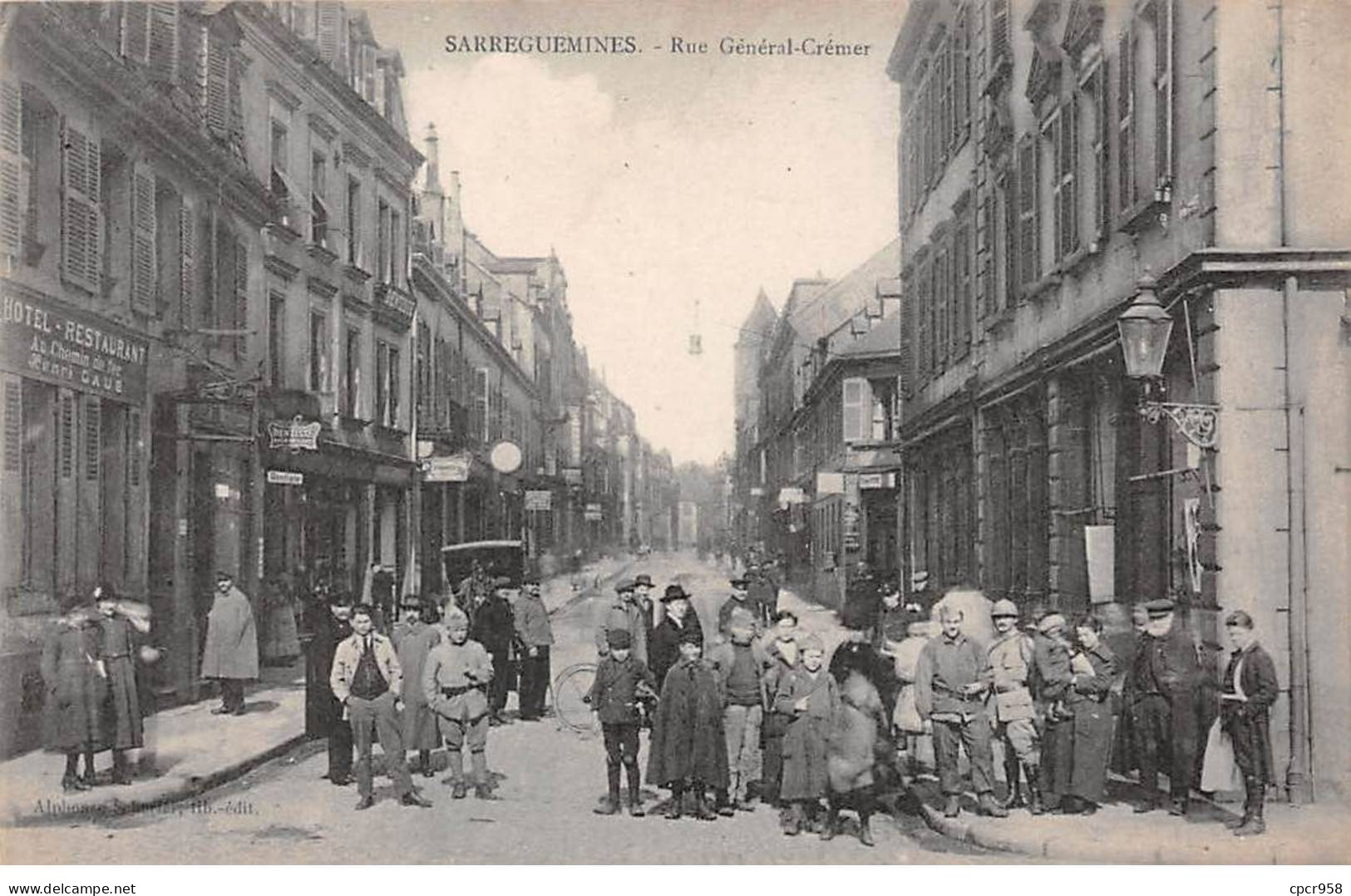 57 - SARREGUMINES - SAN28047 - Rue Général Crémer - Sarreguemines