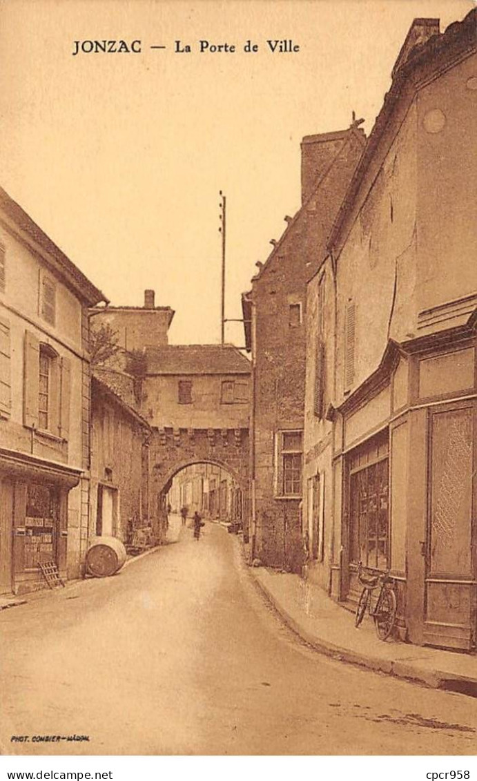 17 - JONZAC - SAN31694 - La Porte De Ville - Jonzac