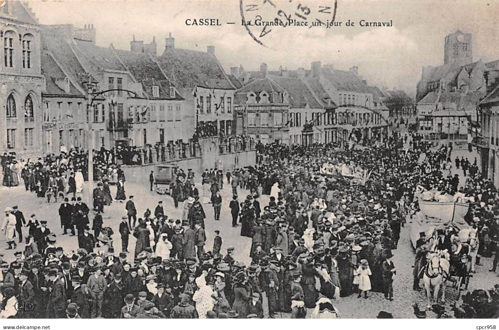 59 - CASSEL - SAN30758 - La Grande Place, Un Jour De Carnaval - Cassel