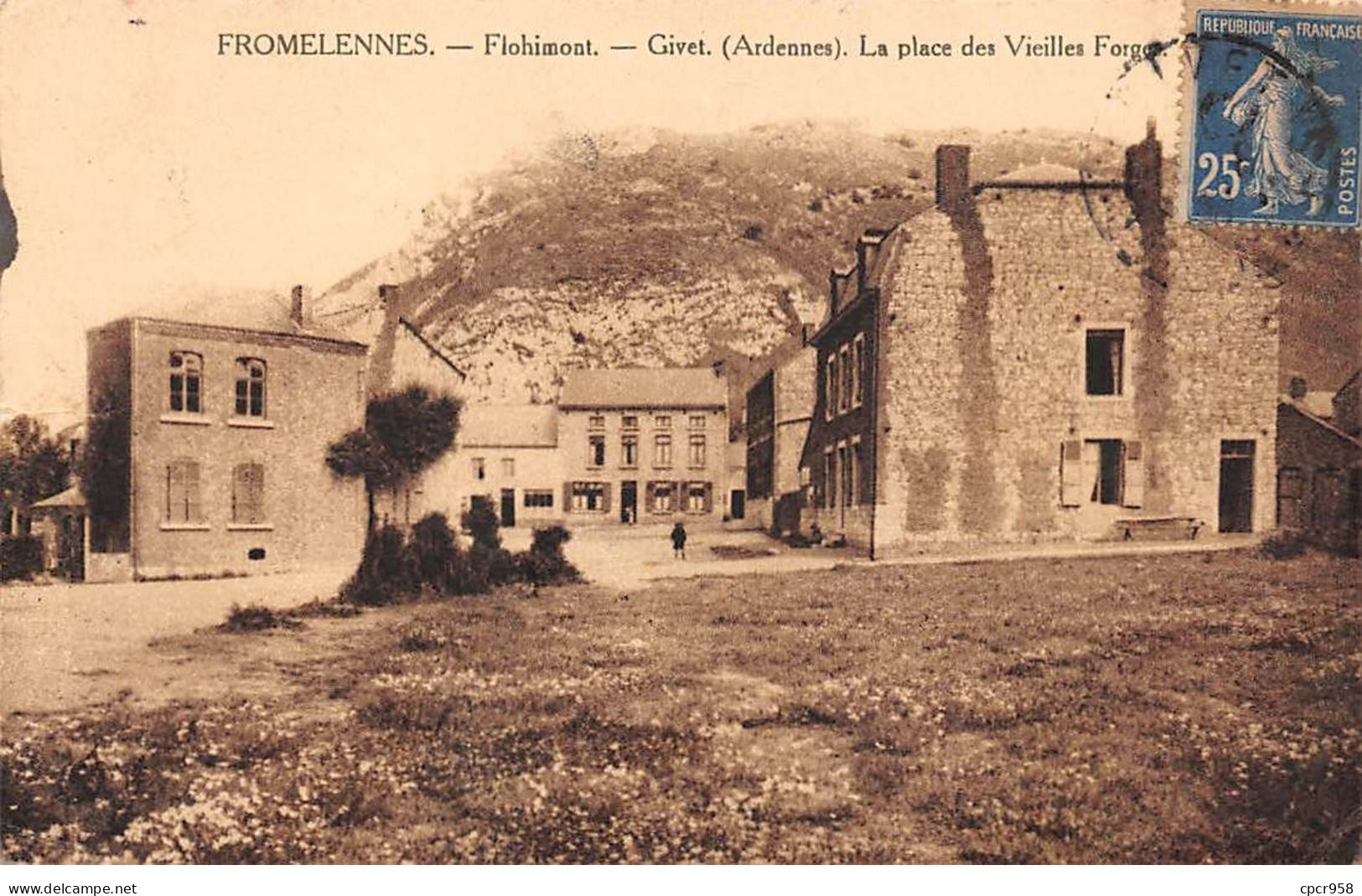 08 - GIVET - SAN23882 - Fromelennes - La Place Des Vieilles Forges - Givet