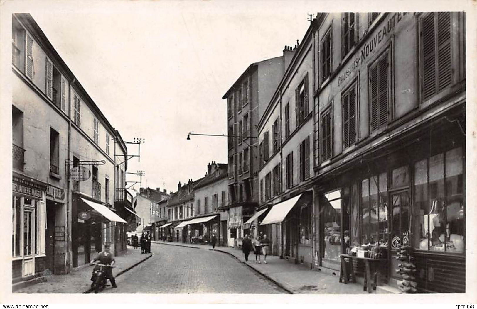 93 - Stains - SAN23206 - Quartier Central - Rue Carnot - CPSM 14X9 Cm - Stains