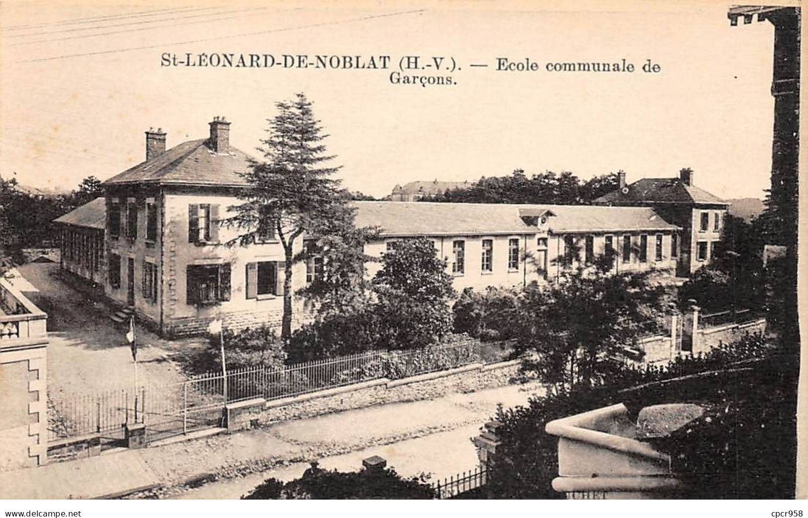 87 - SAINT LEONARD DE NOBLAT - SAN32649 - Ecole Communale De Garçons - Saint Leonard De Noblat