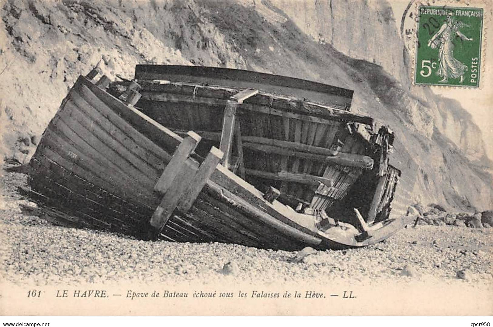 76 - LE HAVRE - SAN24765 - Epave De Bateau échoué Sous Les Falaises De La Hève - Cap De La Hève