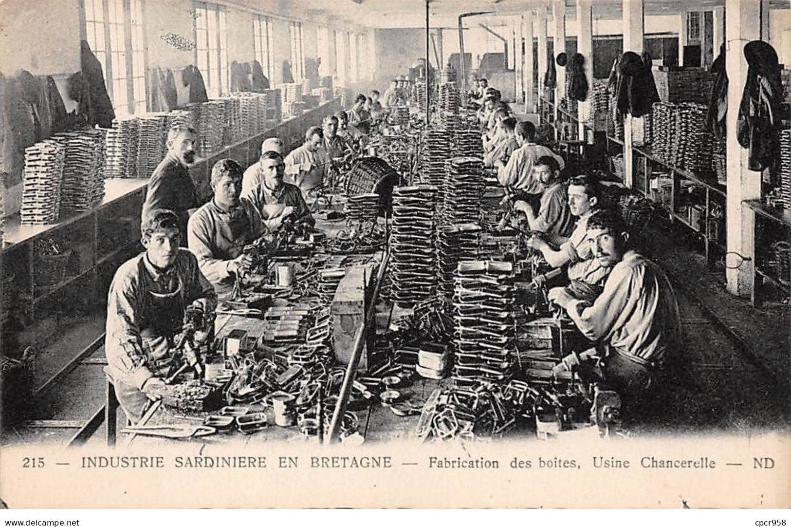 29 - DOUARNENEZ - SAN29572 - Industrie Sardinière En Bretagne - Fabrication Des Boîtes - Usine Chancerelle - Métier - Douarnenez