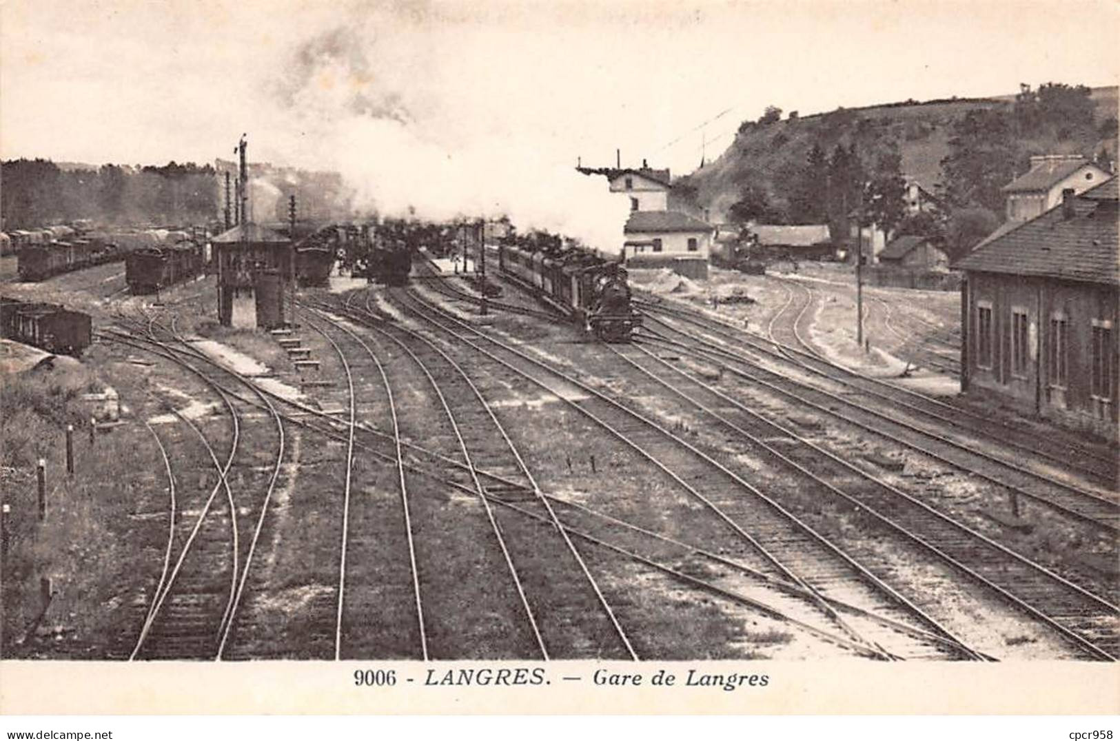 52.AM17232.Langres.N°9006.Gare.Train - Langres