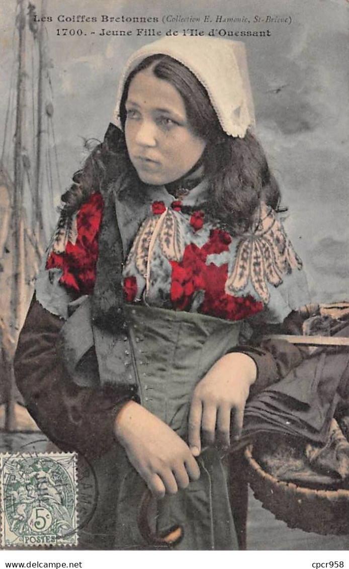 29 - ILE D'OUESSANT - SAN41247 - Jeune Fille De L'Ile - Ouessant