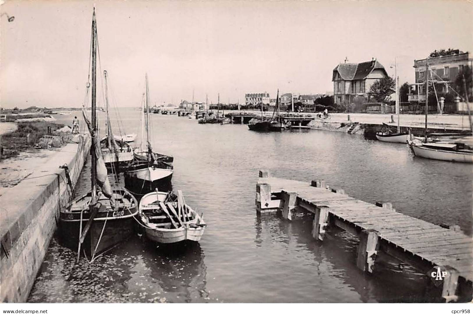 14 - COURSEULLES SUR MER - SAN41989 - Le Port - CPSM 14x9 Cm - Courseulles-sur-Mer