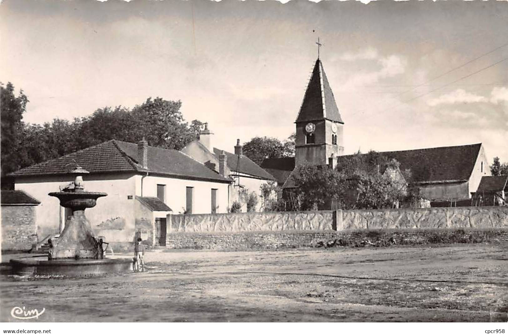 21 - VENAREY LES LAUMES - SAN33020 - L'Eglise Et Le Place De La Fontaine - CPSM 14X9 Cm - Venarey Les Laumes