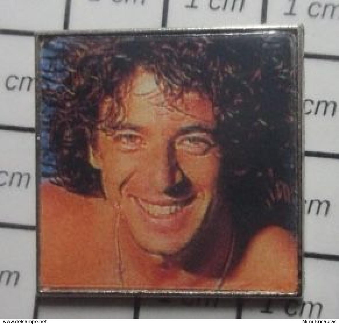 615A Pin's Pins / Beau Et Rare / MUSIQUE / PATRICK BRUEL CHANTEUR ACTEUR PHOTO LE ROI DE LA SERVIETTE DE BAIN - Muziek