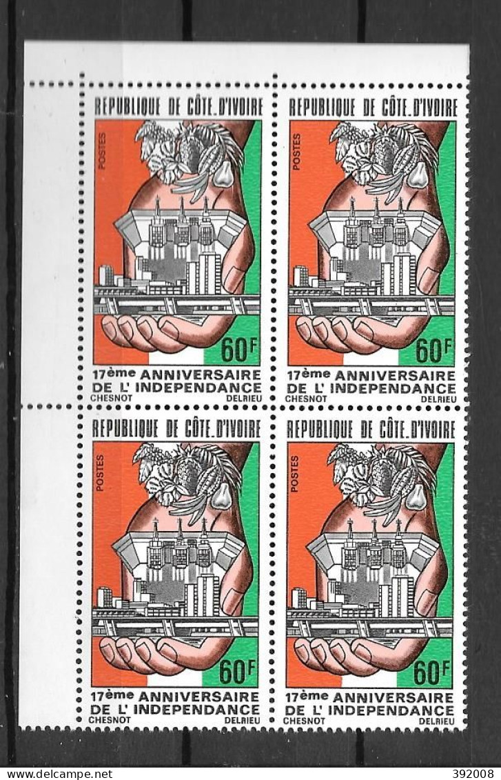 1977 - N° 440 **MNH -17 Ans Indépendance - Bloc De 4 - 1 - Côte D'Ivoire (1960-...)