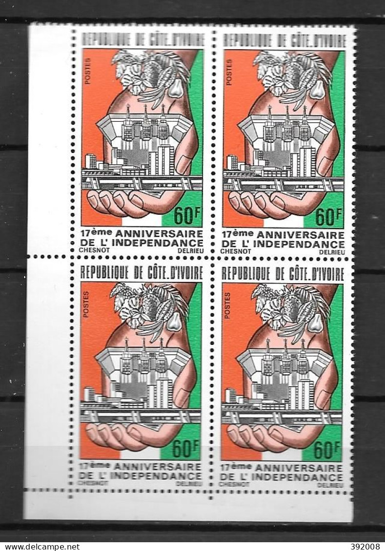 1977 - N° 440 **MNH -17 Ans Indépendance - Bloc De 4 - 2 - Côte D'Ivoire (1960-...)