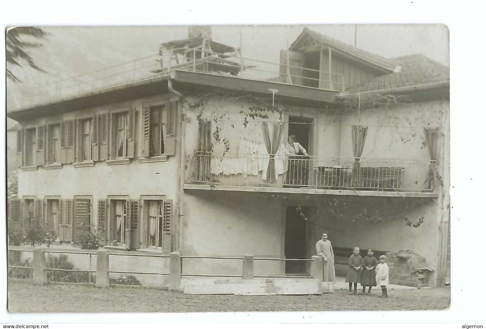 32369 - Orvin Maison Femmes Et Enfants Carte Photo 1911 - Orvin