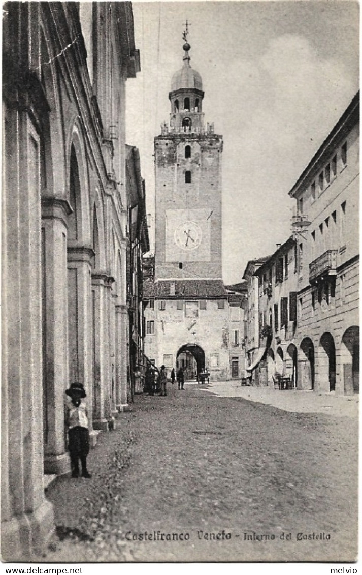 1918-Treviso Castefranco Veneto " Interno Del Castello" Angolo Con Leggera Piega - Treviso