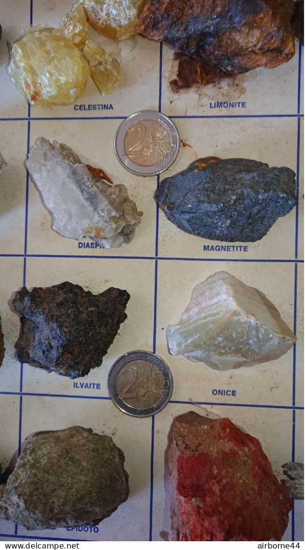 Cadre Avec 20 Pierres Minérales - Minerals