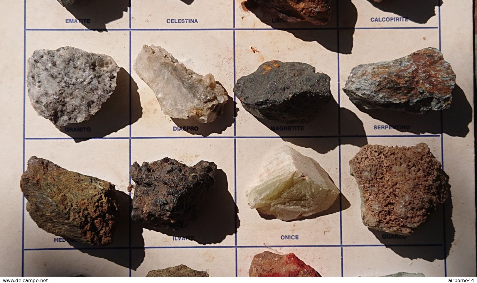 Cadre Avec 20 Pierres Minérales - Minerali