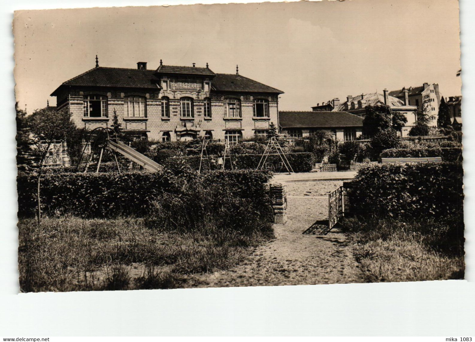 78 - Houilles - Le Jardin D'Enfants Et L'Ecole De Filles - Houilles