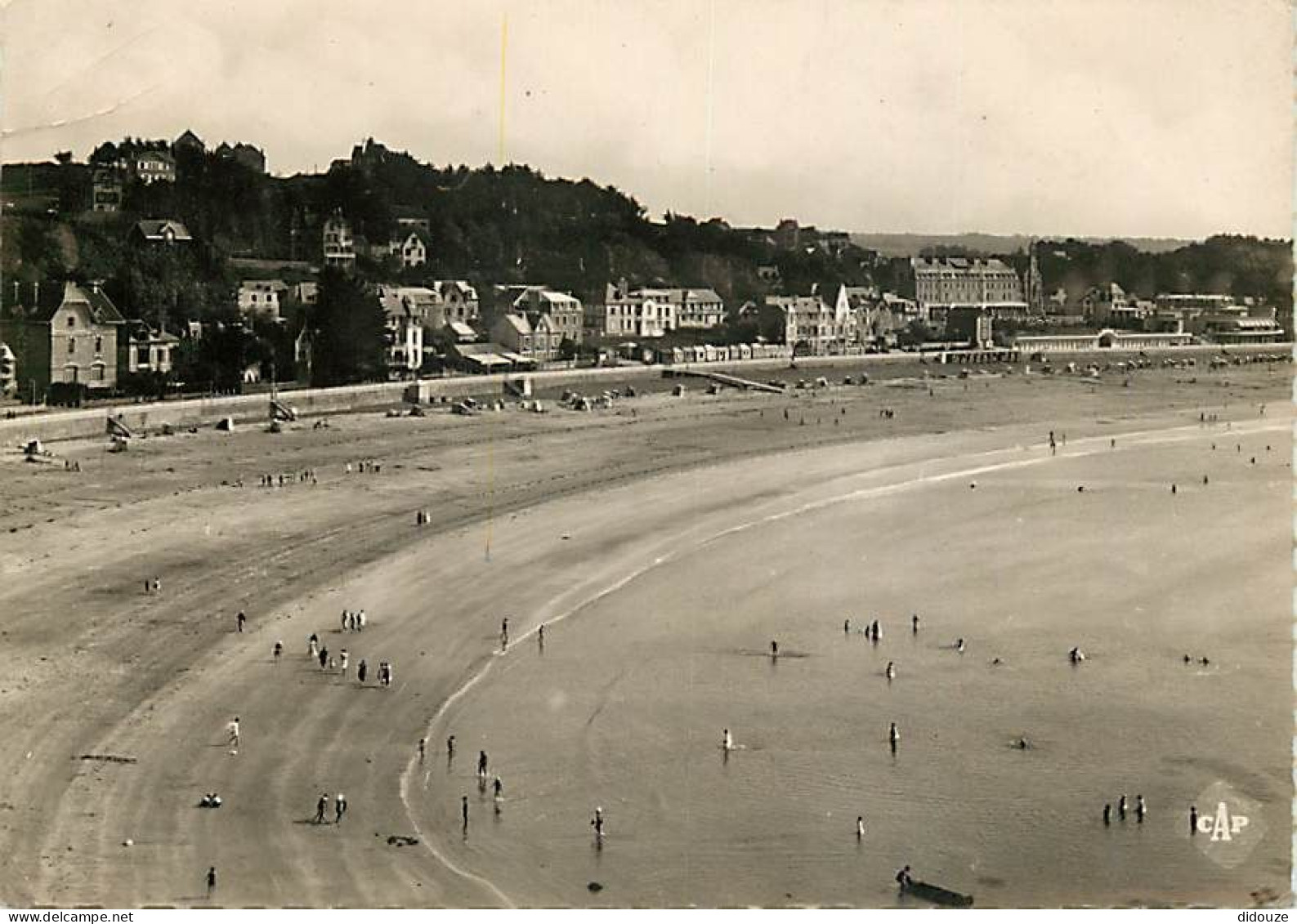 22 - Le Val André - La Plage Vers Le Casino - Vue Aérienne - CPSM Grand Format - Etat Léger Pli Visible - Voir Scans Rec - Pléneuf-Val-André