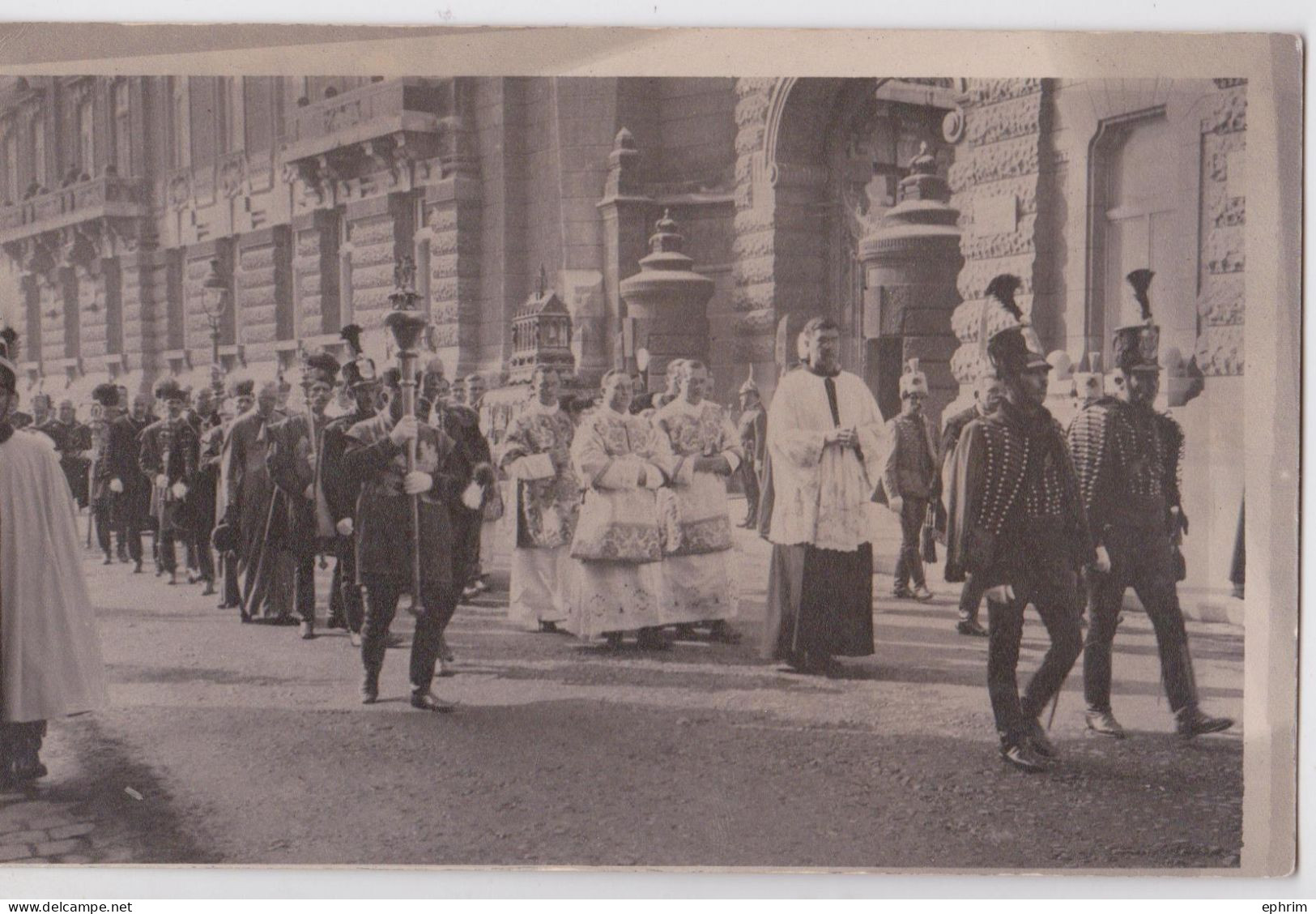 Budapest Hongrie (?) Carte-photo Procession Religieuse Davant Palais - Ungarn