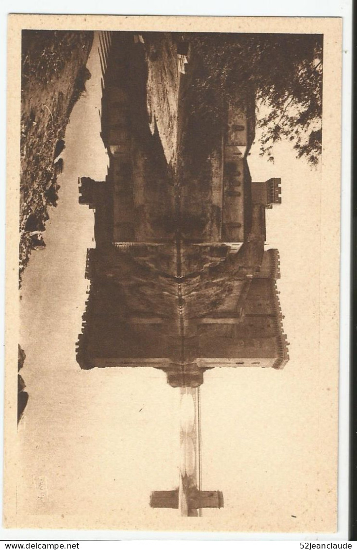 Château Du Roi René Et Les Ponts Sur Le Rhône    1920-30    N° 699 - Tarascon