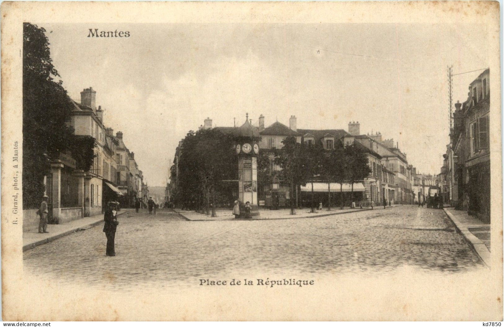 Mantes - Place De La Republique - Mantes La Ville