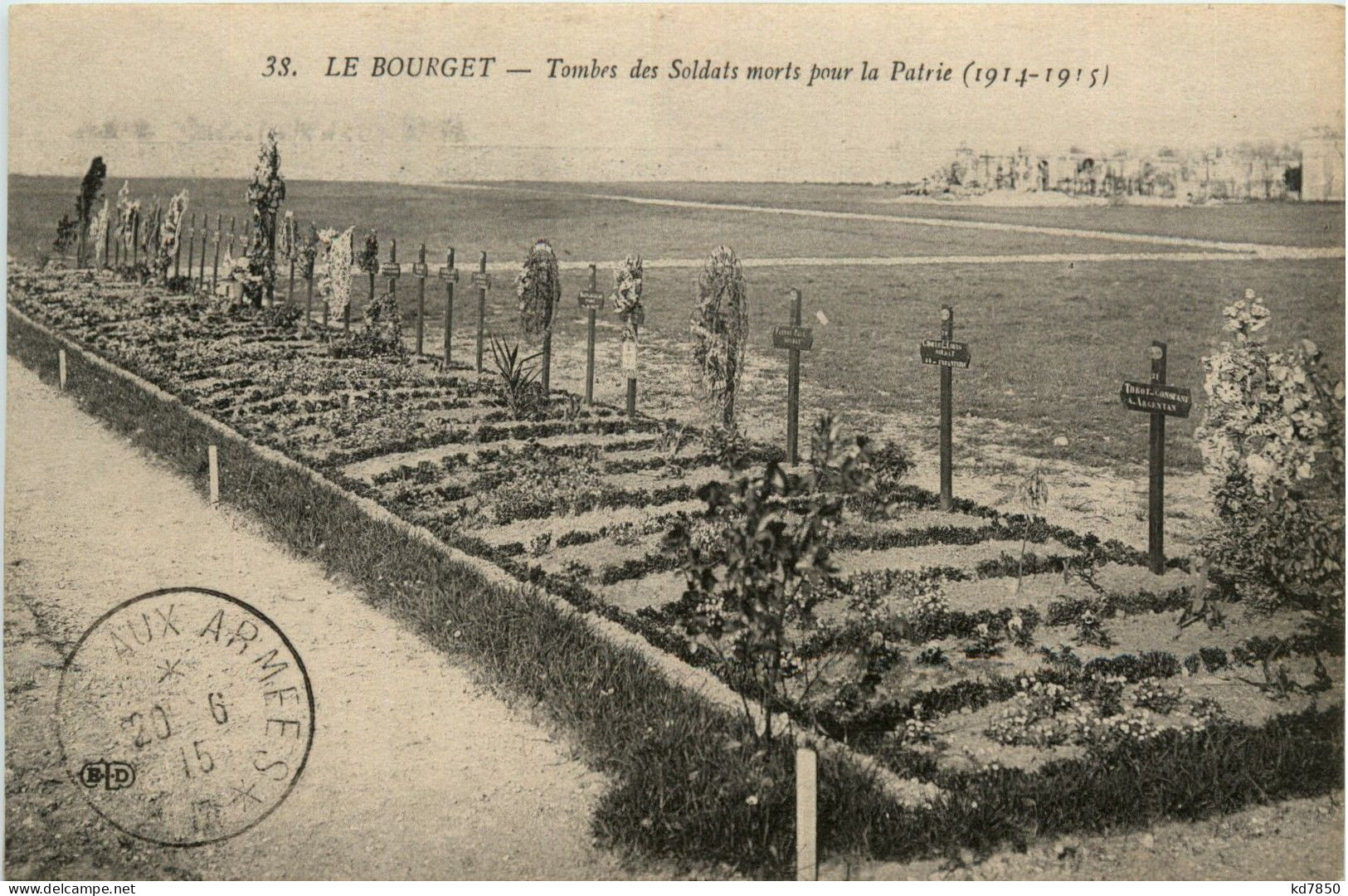 Le Bourget - Tombes Des Soldats Morts Pour La Patrie - Le Bourget