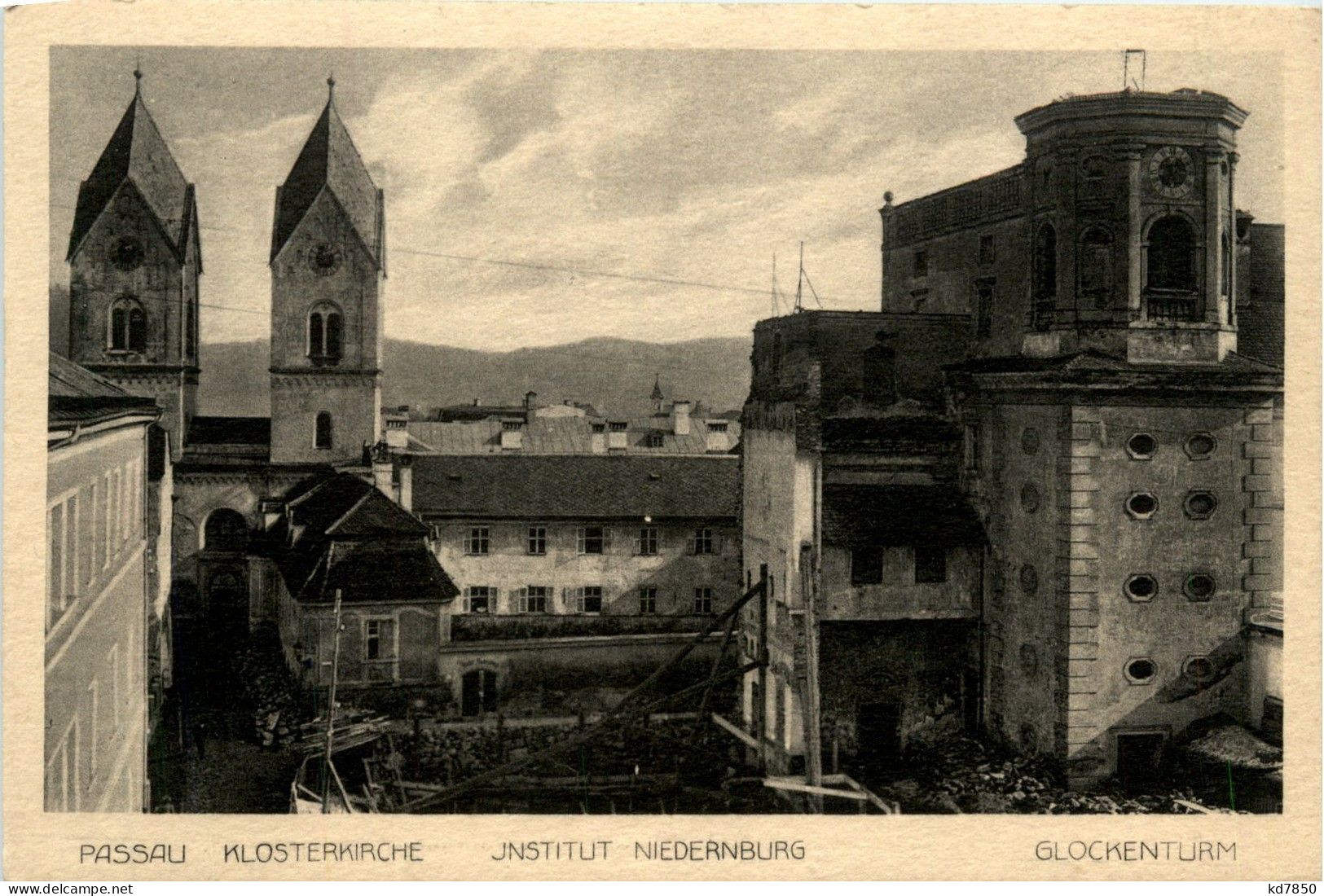 Passau - Klosterkirche, Institut Niedernburg, Glockenturm - Passau