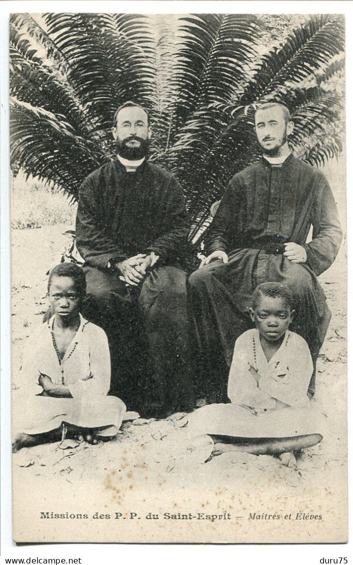 AFRIQUE Noire CPA Non écrite * Missions Des P.P. Du Saint Esprit Maîtres Et Elèves ( Enfants Noirs ) - Missions