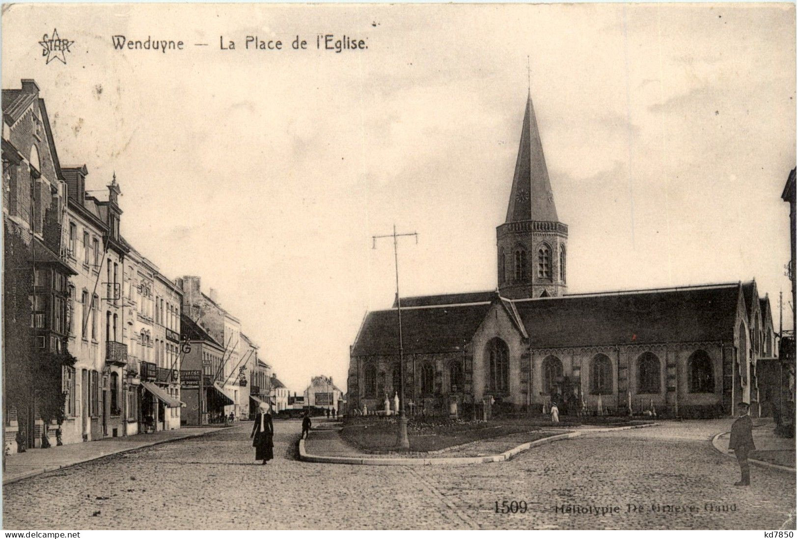 Wenduyne - La Place De L Eglise - Wenduine