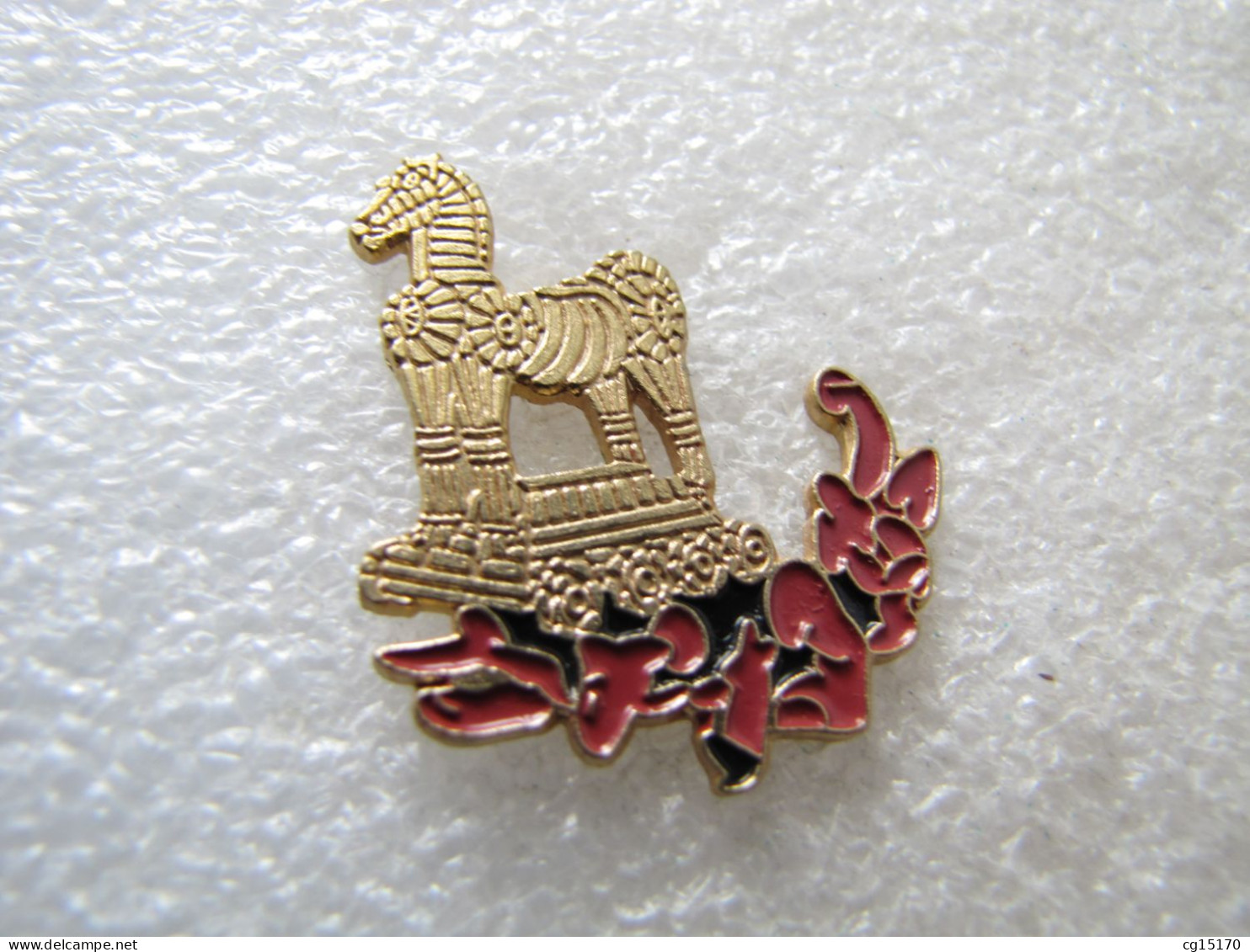 PIN'S   CHEVAL DE TROIE - Animaux