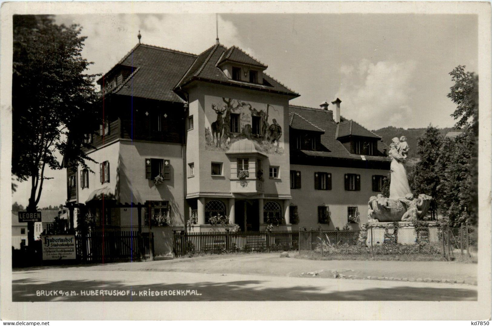 Bruck A.d. Mur/Steiermark - Hubertushof Und Kriegerdenkmal - Bruck An Der Mur