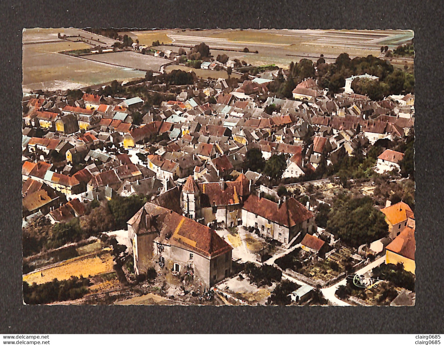 70 - GY - Vue Aérienne - Au Premier Plan, Le Château  - Gy