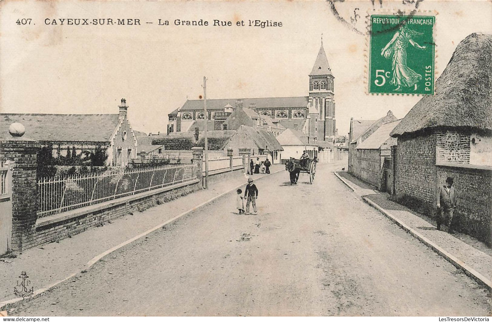 FRANCE - Cayeux Sur Mer - Vue Sur La Grande Rue Et L'église - Animé - Carte Postale Ancienne - Cayeux Sur Mer