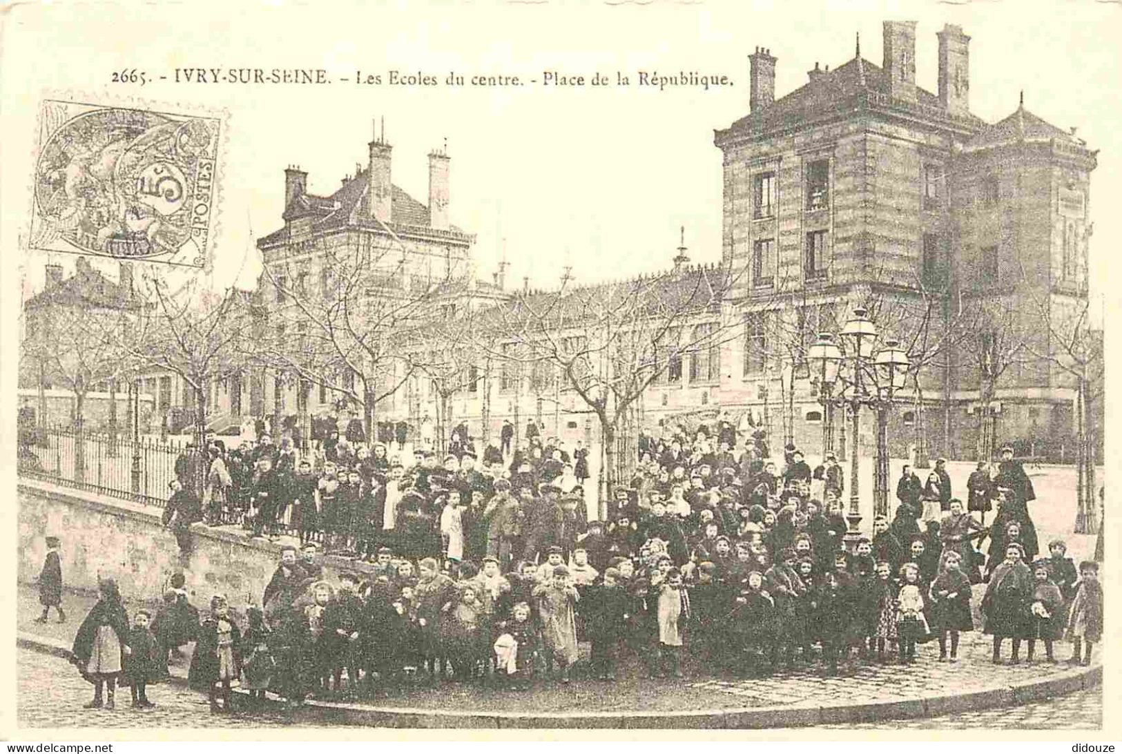 Reproduction CPA - 94 Ivry Sur Seine - Les Ecoles Du Centre - Place De La République - CPM Format CPA - Voir Scans Recto - Ivry Sur Seine