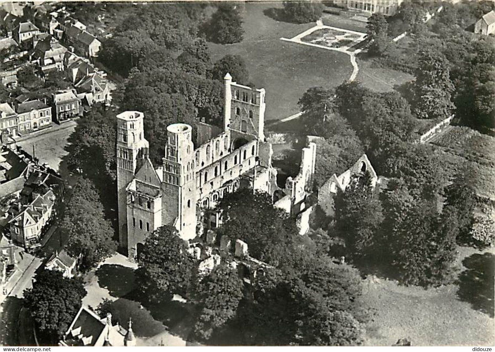 76 - Jumièges - Les Ruines De L'Abbaye - Vue Aérienne Prise Du Sud-Ouest - Mention Photographie Véritable - CPSM Grand F - Jumieges