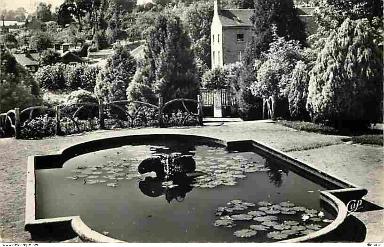 50 - Villedieu Les Poeles - Le Jardin Public - CPM - Voir Scans Recto-Verso - Villedieu