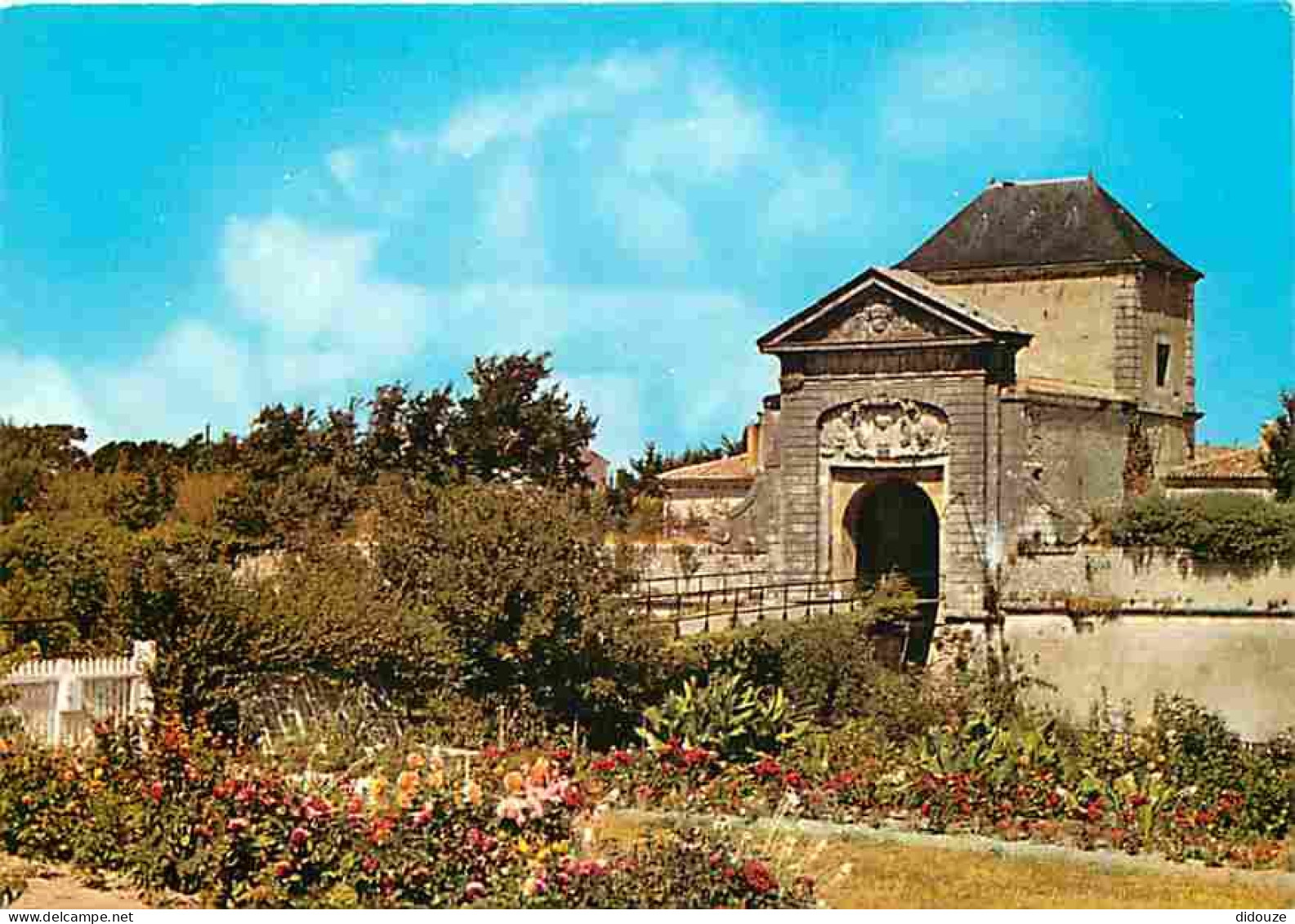 17 - Ile De Ré - Saint Martin De Ré - La Porte Des Campani - Fleurs - Flamme Postale - CPM - Voir Scans Recto-Verso - Saint-Martin-de-Ré