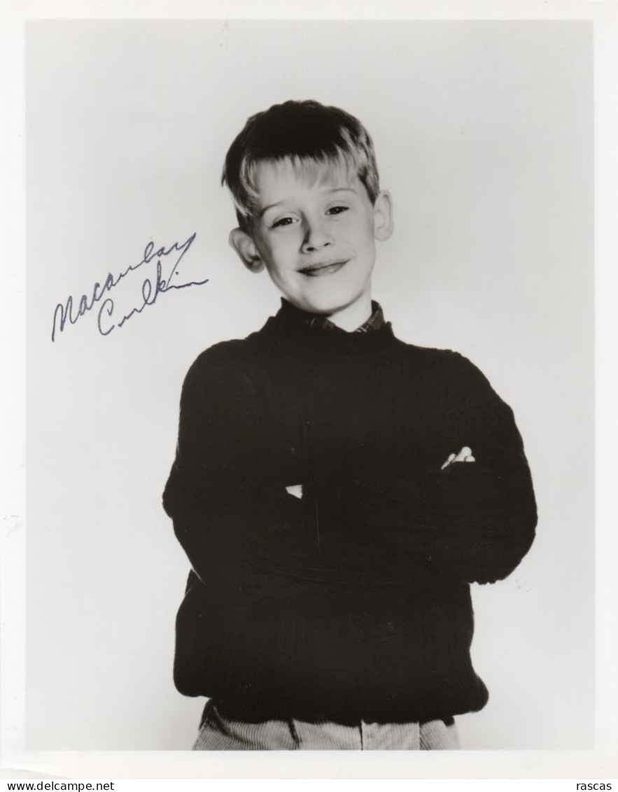 PHOTO GRAND FORMAT 1 - ENV 1 - CINEMA - PHOTO DEDICACEE DE L'ACTEUR AMERICAIN MACAULAY CULKIN - Signed Photographs