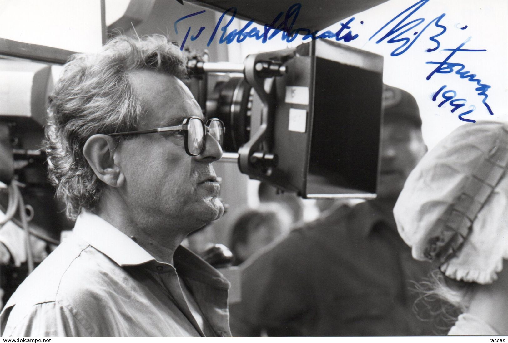 PHOTO GRAND FORMAT 1 - ENV 1 - CINEMA - PHOTO DEDICACEE DU REALISATEUR AMERICAIN MILOS FORMAN - Signed Photographs