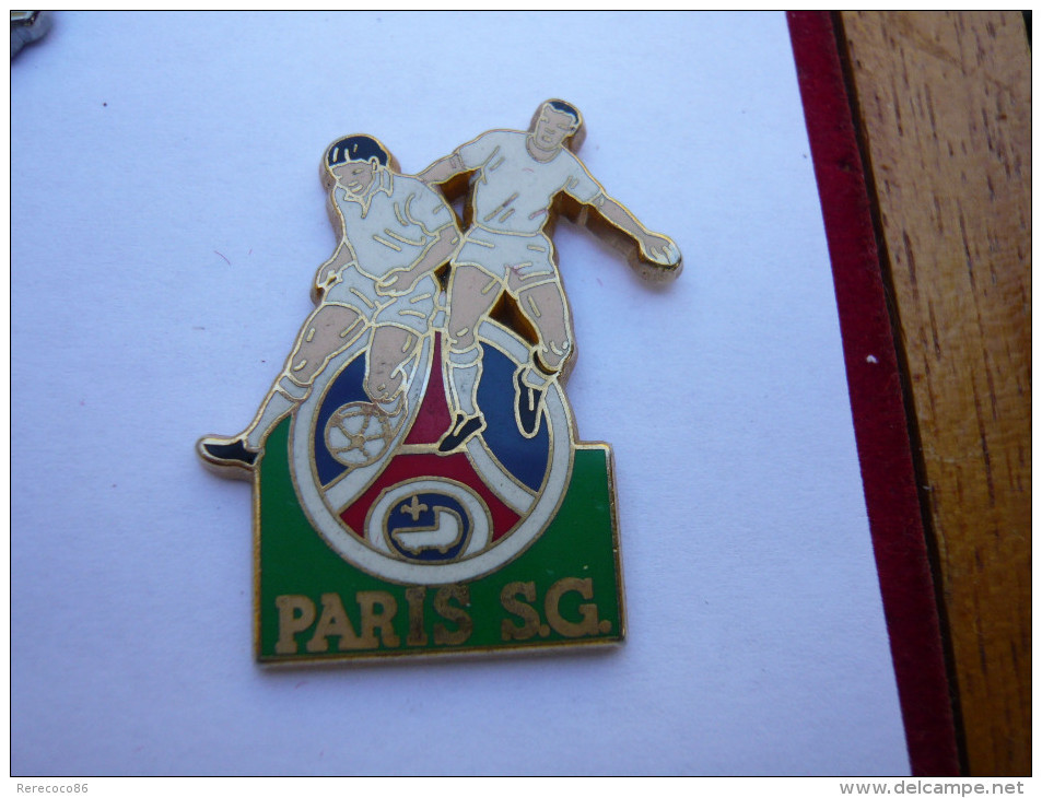 Pin S  ARTHUS BERTRAND FOOTBALL PARIS SAINT GERMAIN - Arthus Bertrand